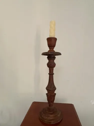 Castiçal de madeira