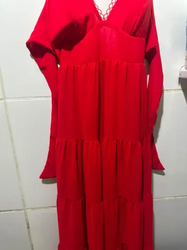 Vestido vermelho delicado ?