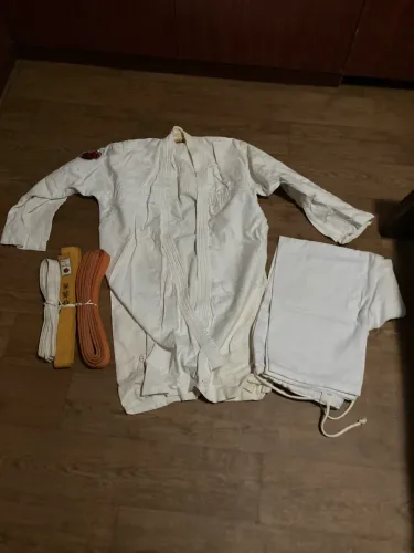 Kimono de luta artes marciais + três faixas 