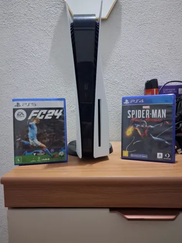 PS5 + 3 CONTAS COM MUITOS JOGOS + 2 DISCOS