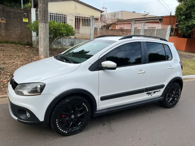Volkswagen Crossfox 1.6 MI Total Flex 8V 5P 2014