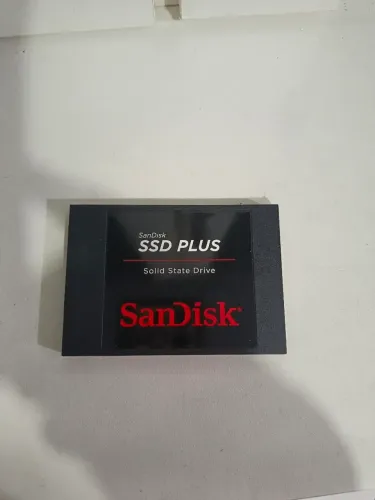 Ssd 480gb SanDisk funcionando perfeitamente, já com instalação completa windows 10.