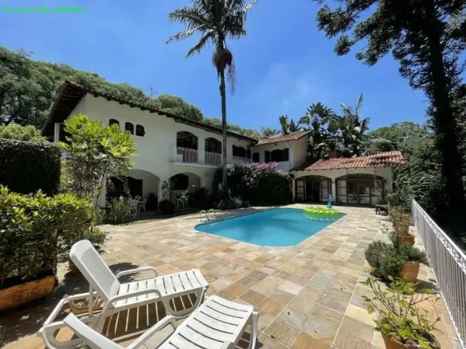Linda casa, construída para morar com muito conforto e ótimo acabamento. - Ótima localizaç