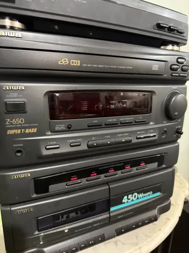 Aparelho de som Aiwa Antigo toca discos