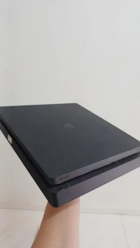 PlayStation 4 Slim de 1TB em ótimo estado