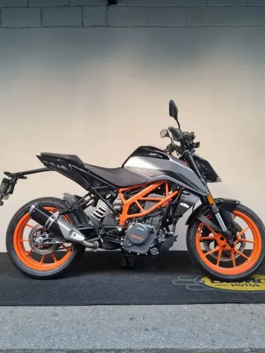 KTM DUKE 390