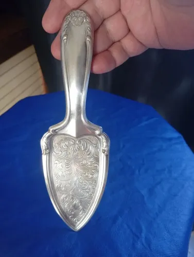 Vendo faca de bolo 20cm 6cm em prata H OF E P BRASS 