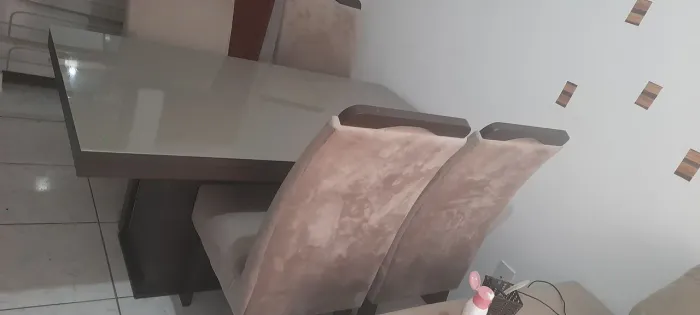 Mesa com 6 cadeiras 