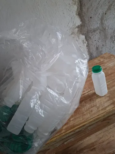 Garrafinhas de 200 ml com tampa