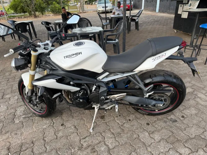 Street triple 675