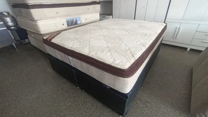 Cama box Queen size Colchão Ortobom molas ensacandas bambú Baú 