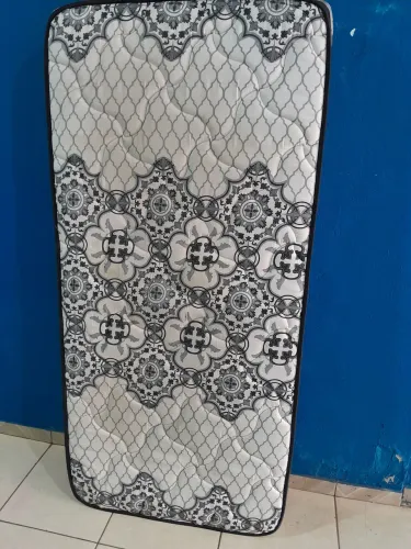 Colchão de solteiro espuma mista D 28