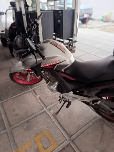 Moto Honda tuwster 