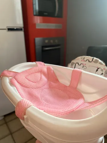Banheira com suporte de dar banho