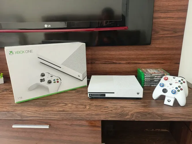 Xbox One S (1 Tera) com vários jogos!