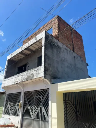 CASA EM ÁGUAS LINDAS