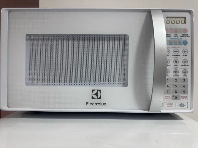 Micro-ondas de Bancada Electrolux MTO30 20L Branco 1300W Tira Odor