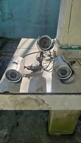 Vendo câmeras de vigilância e monitoramento 