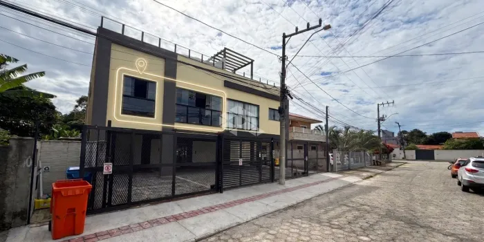 Apartamento à venda no Campeche em Florianópolis com 2 dormitórios, sacada e garagem - 56m