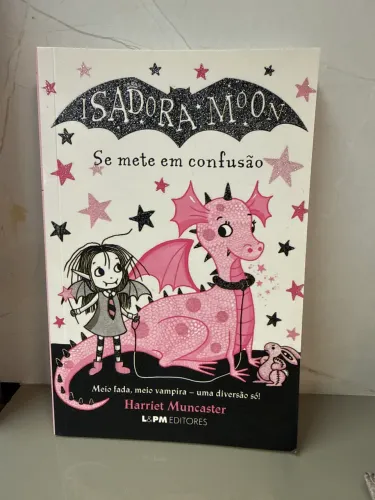 Livro Isadora moon (usado) em perfeito estado