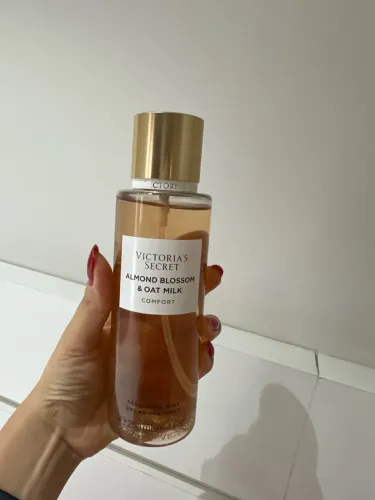 PERFUME VICTORIAs SECRET ALMOND BLOSSON & OAT MILK