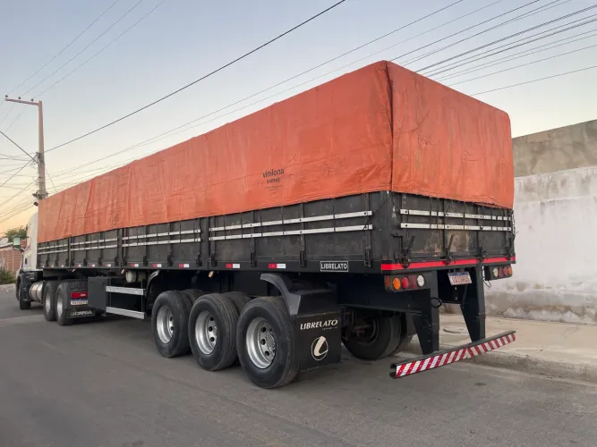 Carreta Ls graneleiro com loocks p/ container