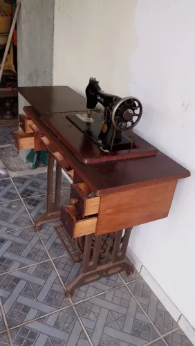 Máquina de costura antiga decoração