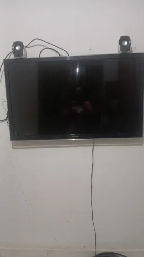 Vendo uma televisão funcionando perfeitamente. Estou vendendo porque comprei outra