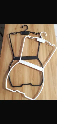 Cabide infantil silhueta plástico branco e preto