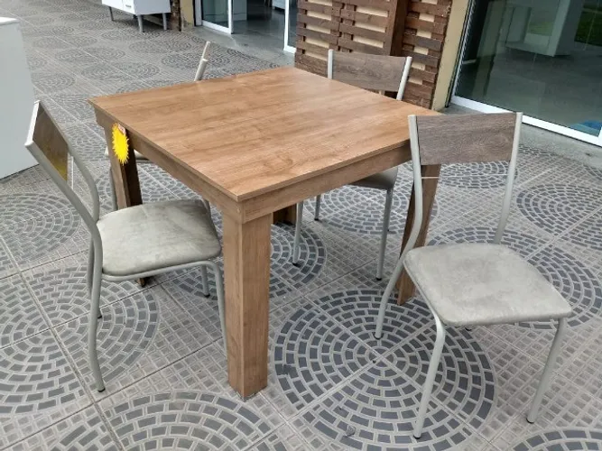 Mesa nova + cadeiras parcelamos no cartão
