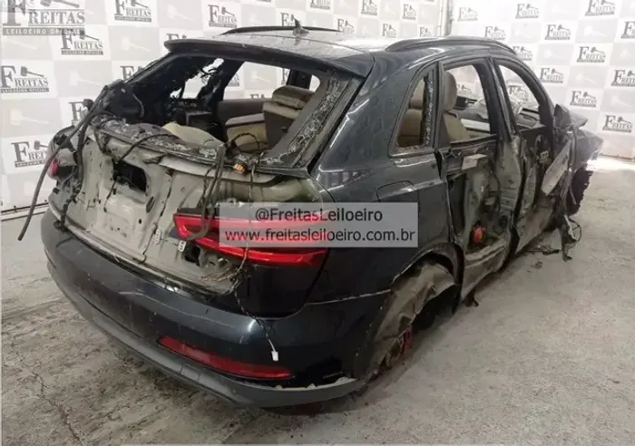 Sucata Audi Q3 2015 Disponível para Retirada de peças, Loja física em Goiânia 