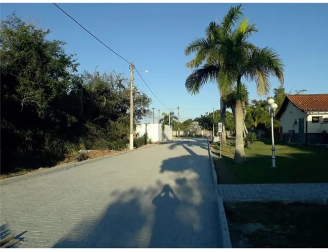 Búzios, lote muito bem localizada em ótimo condomínio 