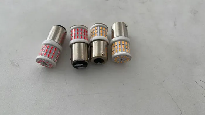 Lâmpadas de Led Amarelo 1 polo e vermelho 2 polos