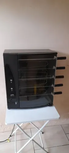 Assador elétrico Arke 5 espetos rotativos.