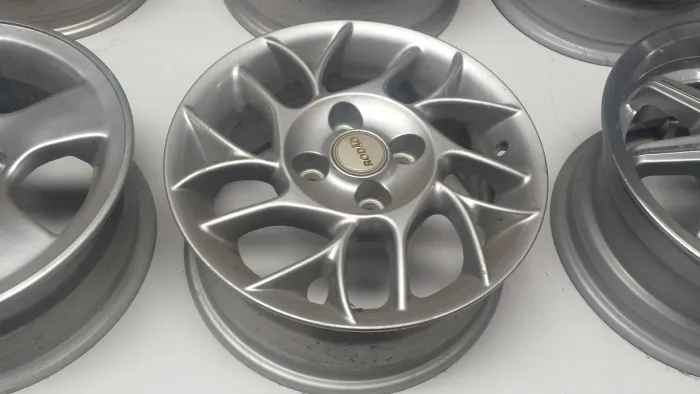 Roda aro 14 Binno Brenton prata jogo 4x100 novo