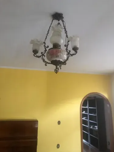 Lustre triplo estilo barroco.