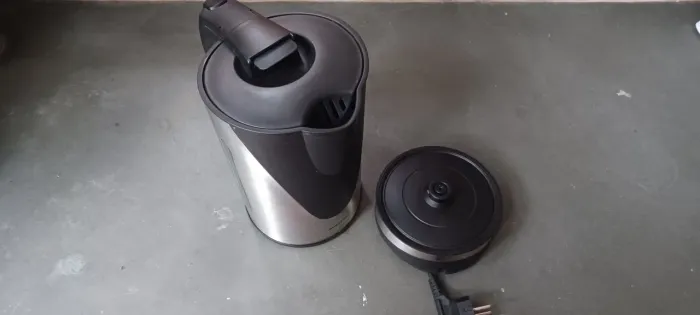 Chaleira Elétrica Inox 1,7 Litros Funcionando