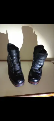 Botas de Couro Pretas