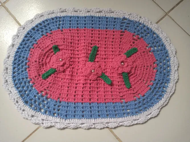 Tapete de crochê artesanal com flores