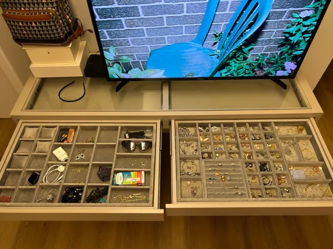 Aparador com gaveta para bijuteria 