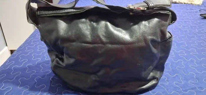 Bolsa de ombro feminina em couro