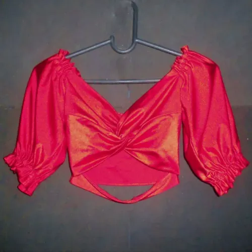 Cropped feminino vermelho cintilante top blusa ombro a ombro Tam. p
