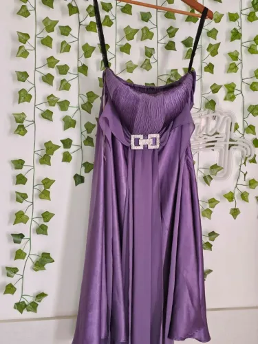 Vestido de festa roxo elegante