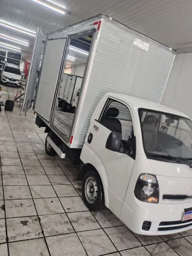 Completo com ar condicionado 2022 baú alto 2.40 turbo diesel