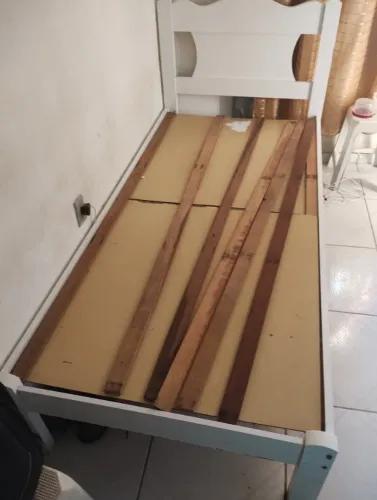 cama de solteiro d madeira