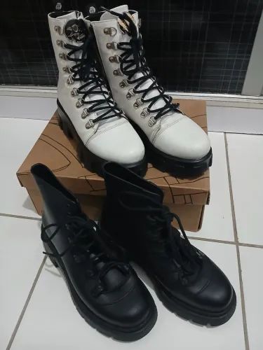 Combo botas coturnos melissa cosmo boot preta e rage 2.0 use pride branca, tam.36