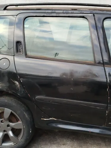 Porta traseira direita Peugeot 206 escapade