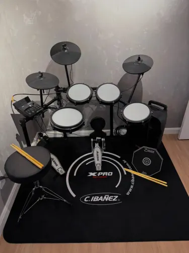 Bateria Eletrônica Alesis Nitro Max - Seminova + Banco + Tapete + Pad
