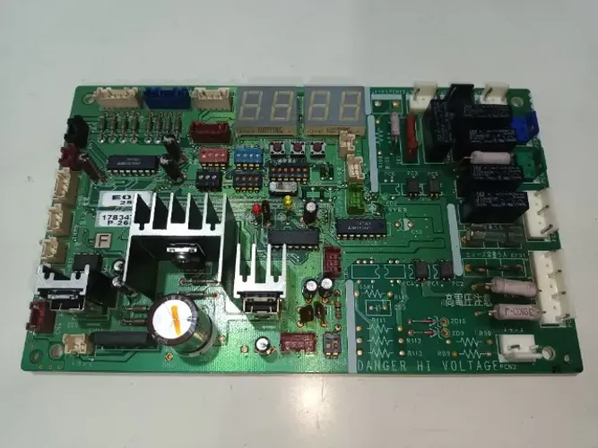 Placa para Condensadora - Hitachi (17B29348A)
