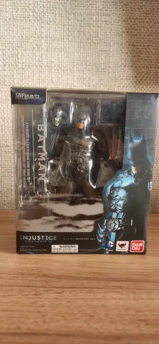 Batman Injustice Shfiguarts bandai